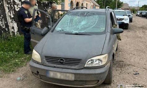Побили кийком та розпилили сльозогінний газ. На Харківщині затримали чотирьох чоловіків, які напали на військових ТЦК — поліція