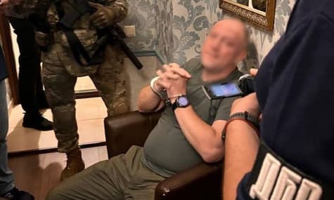Чиновник штаба командования Сухопутных войск ВСУ за деньги помогал мужчинам выехать из Украины — ДБР