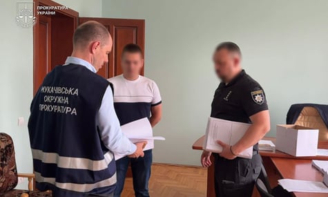 На Закарпатті за гроші лікували «фантомних» пацієнтів. Виявилося, що в лікарні навіть не було таких апаратів — слідство