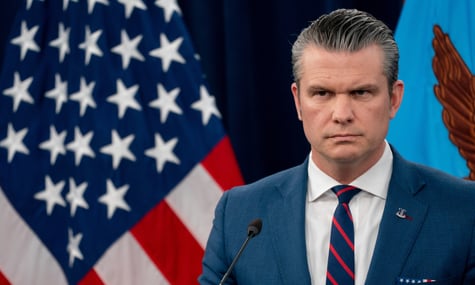 FT: Гегсет намагався інвестувати в оборонні компанії перед операцією проти Ірану. Пентагон заперечує