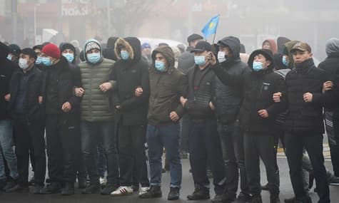 Протести у Казахстані: в Алмати горить держадміністрація, влада заявляє про майже дві сотні потерпілих