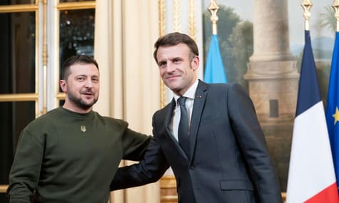 Макрон про можливе відправлення військ в Україну: Усі мої коментарі є «зваженими»