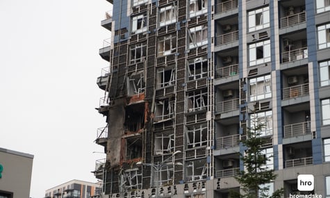 Пошкоджений будинок у Печерському районі Києва після атаки росіян у ніч проти 25 листопада