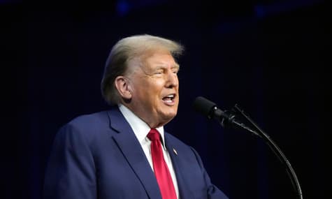 Трамп использует решение Верховного суда, чтобы потребовать паузу по делу о секретных документах