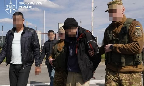 Лев, Рафік і колишній учитель англійської. Україна екстрадувала азербайджанця, який воював на боці рф