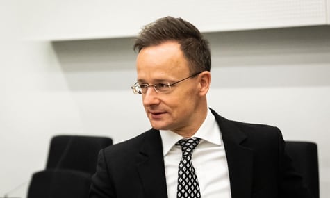 Сіярто порадив Україні підібрати «відповідний тон», критикуючи слова Зеленського
