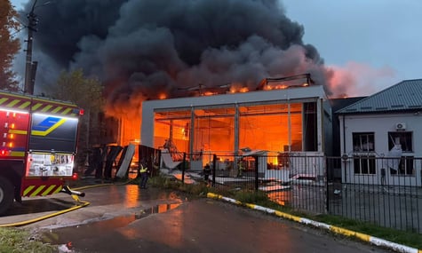 В Ирпене после прямого попадания в частный сектор погибла женщина, три человека пропали без вести