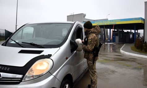 У Румунії за місяць зафіксували понад 7 тисяч перетинів кордону українцями віком 18-22 — УП