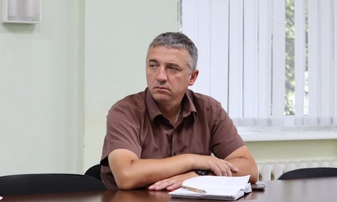 Очільник Лозової розповів, що його заступник поїхав у відрядження в Чехію, а тепер не виходить на звʼязок