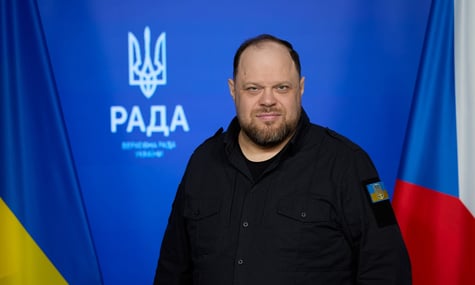 У Раді вивісили чеський прапор після того, як із парламенту Чехії прибрали український стяг