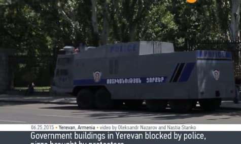 Government Buildings In Yerevan Blocked By Police, Pizza Brought By Protestors