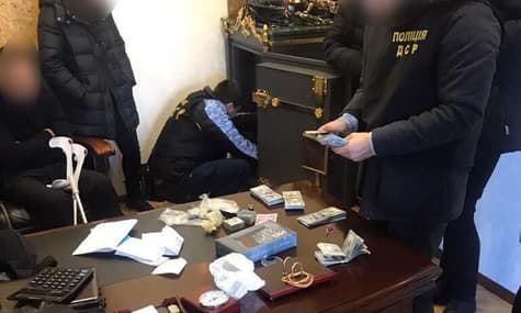 На Вінничині затримали депутата міськради з підозрою у вимаганні хабаря за голосування
