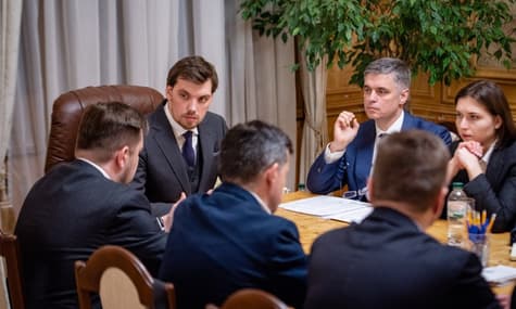 Украина эвакуирует своих граждан из Китая из-за вспышки коронавируса — премьер