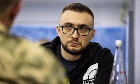 Стерненко заявив, що на нього напали. Нападницю затримали (ДОПОВНЕНО)
