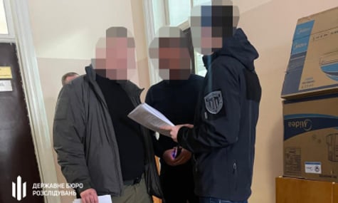 У Хмельницькому оголосили підозру поліціянту, який на ринку побив чоловіка під час перевірки документів