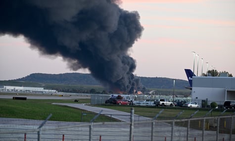 Пожежа на місці, де 4 листопада розбився вантажний літак компанії UPS