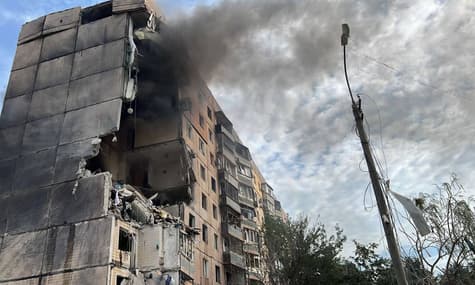 Оккупанты атаковали Кривой Рог ракетами: попали в многоэтажку. Что известно?