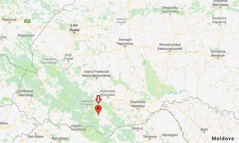 В Ивано-Франковской области автомобиль с туристами упал в реку с высоты 40 метров: три человека погибли