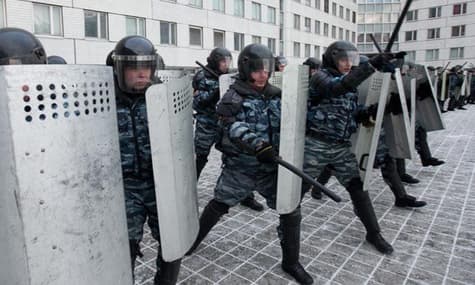 россия, вероятно, попытается подавить протесты украинцев силой — британская разведка