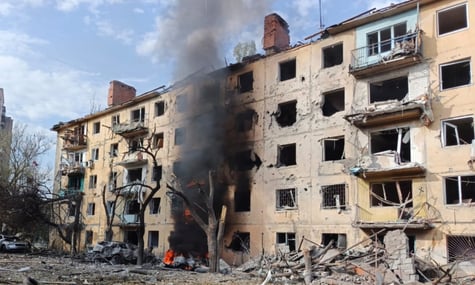 Краматорськ під російською атакою — пошкоджено житлові багатоповерхівки, троє людей загинуло