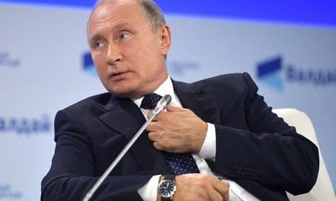 Оркестр для Путина в Саудовской Аравии и запрет русских имен в Азербайджане. 5 событий этой недели, которые нас удивили