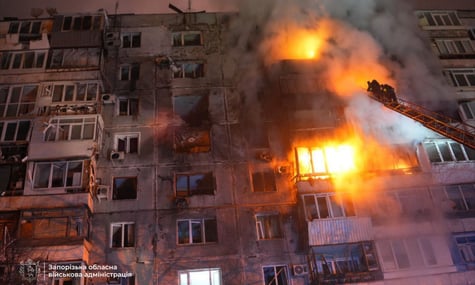 У Запоріжжі російський «шахед» ударив по багатоповерхівці: є поранені