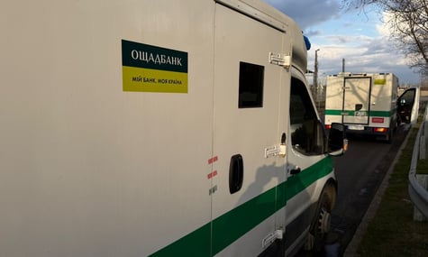 Інкасаторські автомобілі «Ощадбанку»