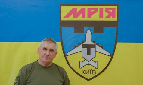 «Оборону неба значною мірою тримають ті, хто робить це безплатно». Інтервʼю із суддею КСУ у відставці, який став командиром добровольчого формування «Мрія»