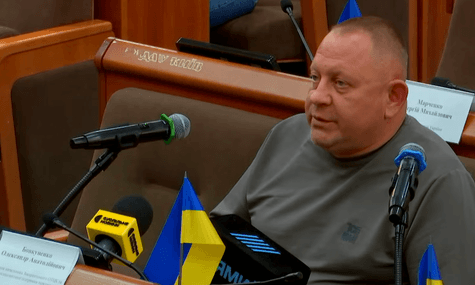 Казав, що з харчуванням «не було проблем» і що не знає про утримання тижнями. Лубінець вважає, що посадовець ТЦК міг сказати неправду депутатам