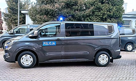 У Польщі десятки поліціянтів із собаками обшукували територію СІЗО в пошуках українця, якого мали депортувати — медіа