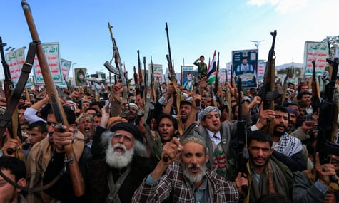 Хусити долучаються до війни на Близькому Сході. Це ще більша загроза світовому судноплавству — медіа