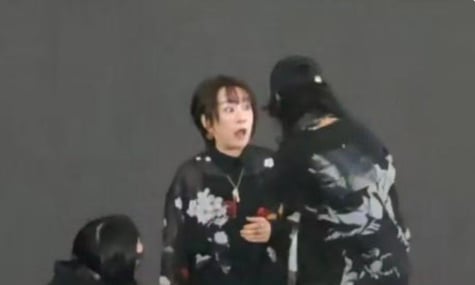 У Китаї японську попзірку, яка співала пісню з популярного аніме, вивели зі сцени на тлі напруги між Пекіном та Токіо