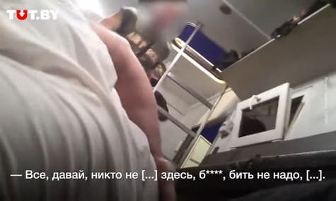 «У нас один інвалід. Буде ще один, б***ь». Білорус зняв на відео, як силовики поводилися із затриманими в автозаку