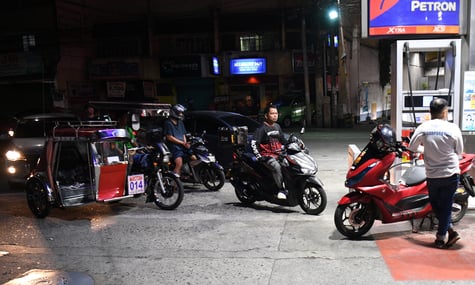 Вихідні посеред тижня й обмеження руху залежно від парності дня. Країни реагують на енергетичну кризу через війну в Ірані