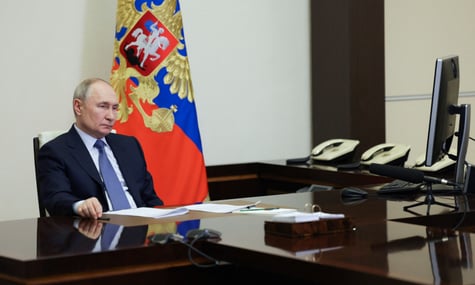 путін отримує інформацію про переговори у Стамбулі в режимі онлайн — Пєсков