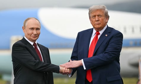 Президент США Дональд Трамп і глава рф володимир путін на військовій базі Ельмендорф — Річардсон, 15 серпня 2025 року