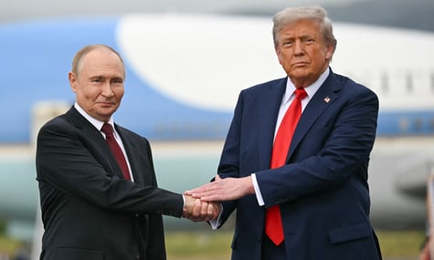 Президент США Дональд Трамп із главою рф володимиром путіним в Анкориджі, Аляска, 5 серпня 2025 року