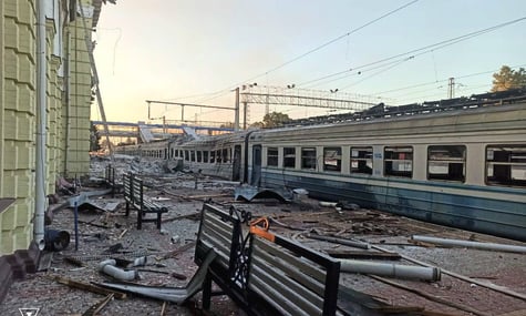 Лозовая в Харьковской области пережила самую массированную атаку с начала большой войны. Погиб работник «Укрзализныци»