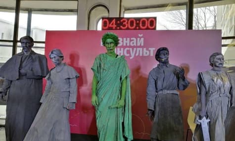 Киян у метро вчили виявляти інсульт театралізованою виставою