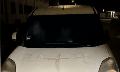 У німецькому місті зʼявилися десятки свастик, намальованих людською кровʼю