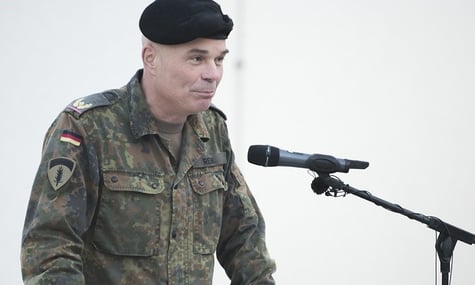Високопоставленого генерала НАТО звільнили через жарт про зґвалтування. Він допомагав Україні — медіа