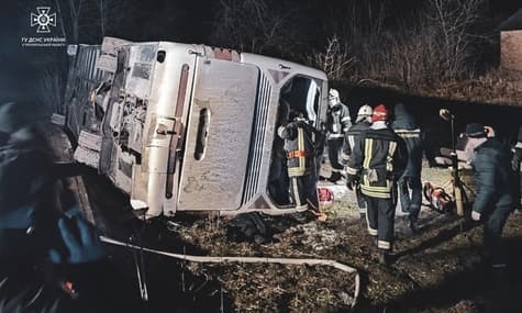 На Тернопільщині перекинувся пасажирський автобус із Буковеля: є загиблі та поранені