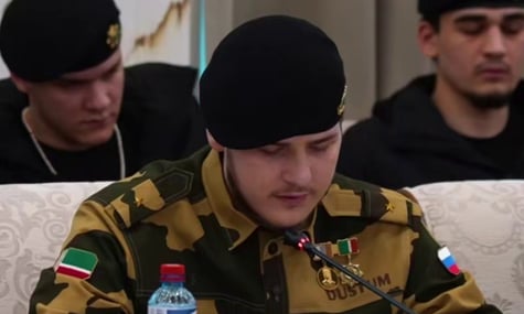 Син Кадирова вперше з’явився на публіці після тяжкого поранення у ДТП