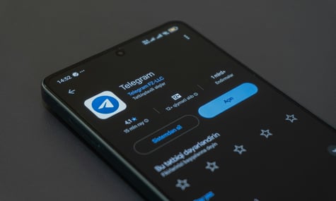 Опитування: Понад половина українців дізнається новини з Telegram. На другому місці — телебачення