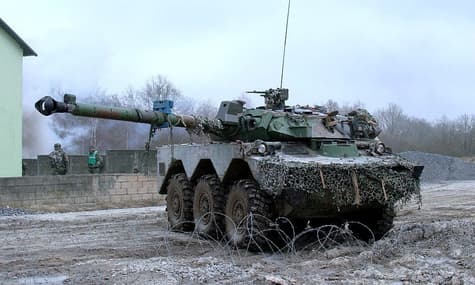Министр обороны Франции сказал, когда ждать колесных танков AMX-10 RC