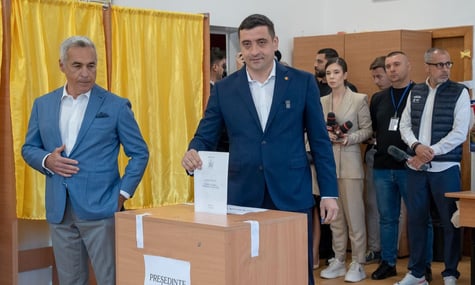 Фаворит президентських виборів у Румунії пообіцяв керівну посаду забороненому кандидату Джорджеску