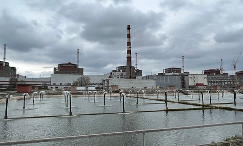 Неподалік ЗАЕС, що вже два тижні працює лише на генераторах, лунали вибухи — МАГАТЕ