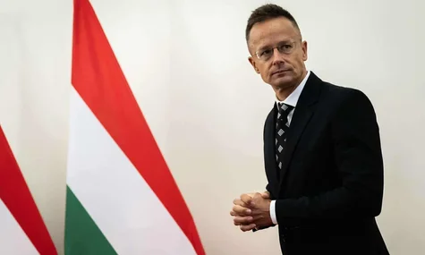 Боснія та Герцеговина заборонила посадку літака з очільником МЗС Угорщини Сіярто