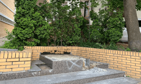 У полтавському музеї заявили, що хочуть викупити знесений в Києві пам'ятник Булгакову. Це зроблять, щоб «зберегти його для наступних поколінь»