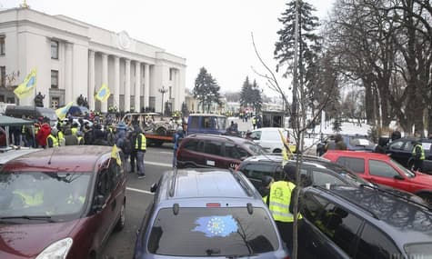 «Нині вже»: Скільки євроблях розмитнили за місяць та розслідування Громадського про «Беркут» у новій поліції